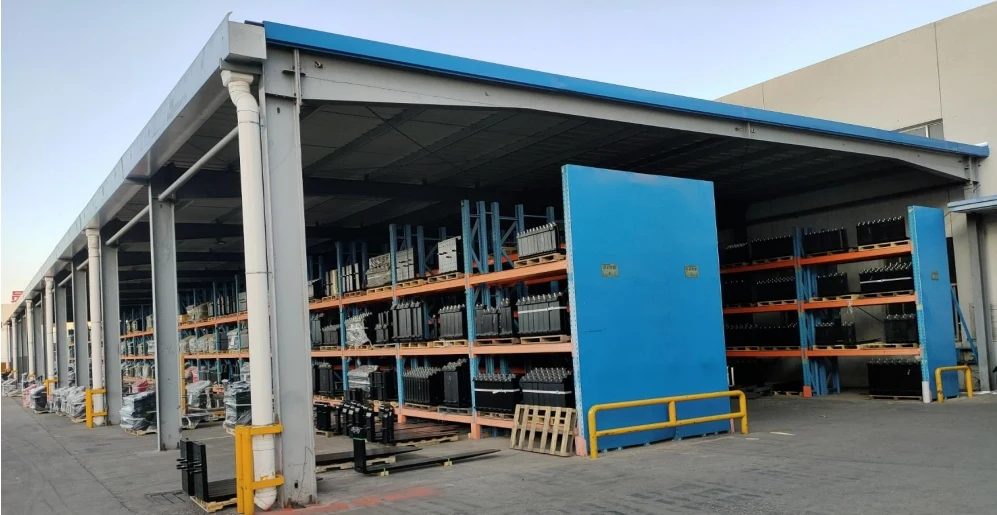 Cascade forklift forks warehouse